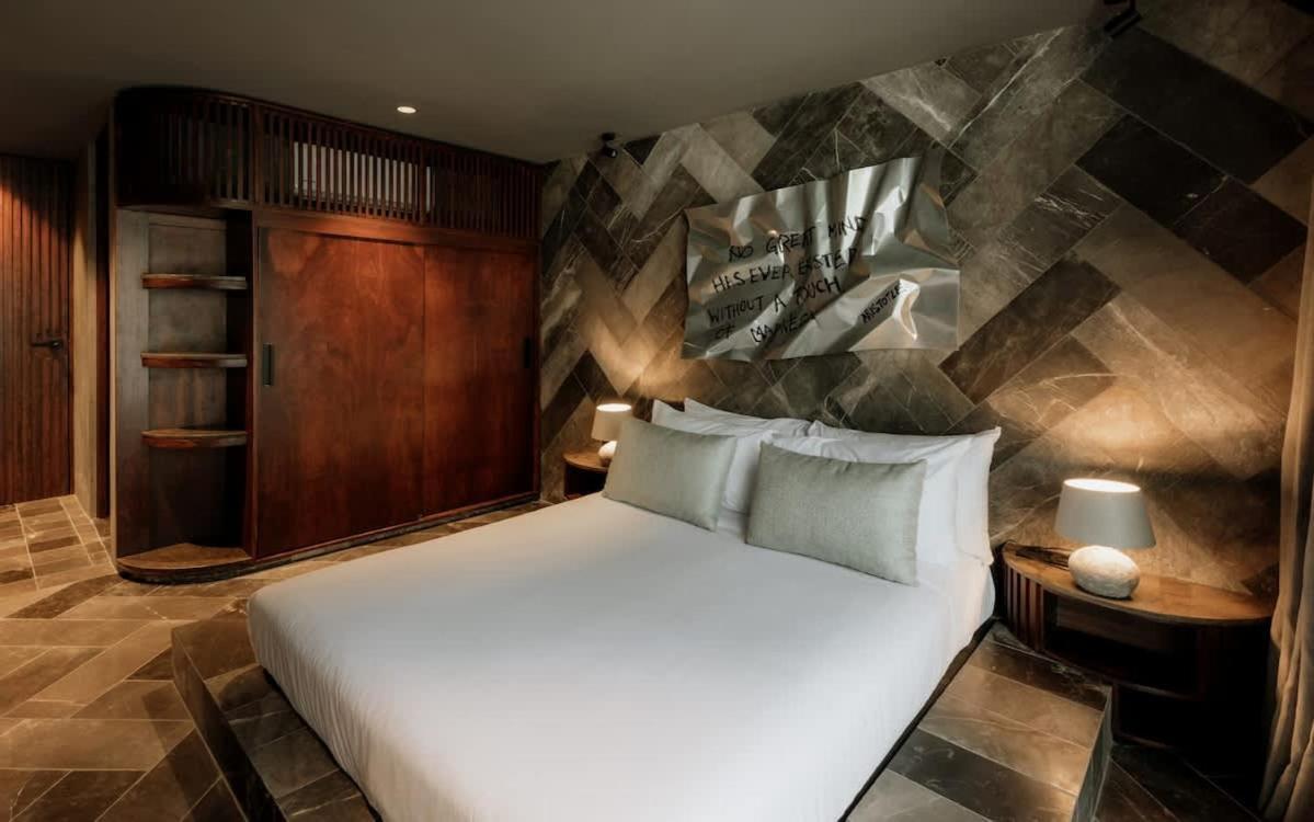 Apartment Barneys Ny Silver With Pool *