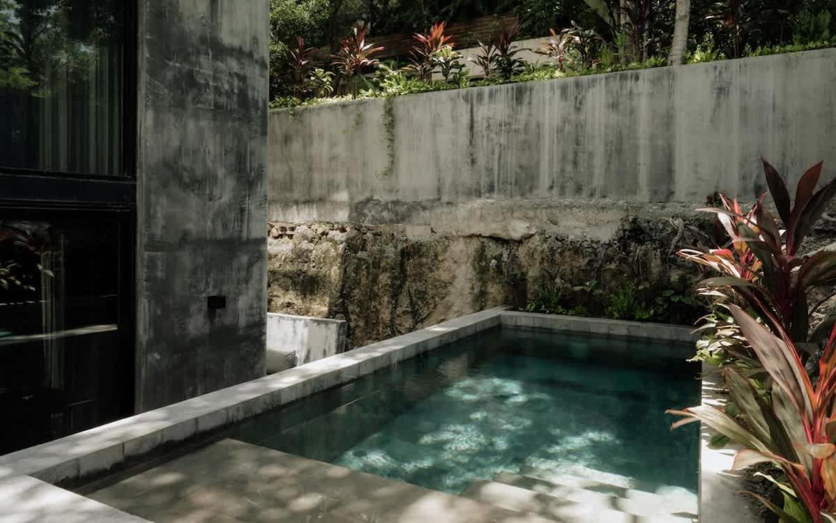 Barneys Ny Silver With Pool *