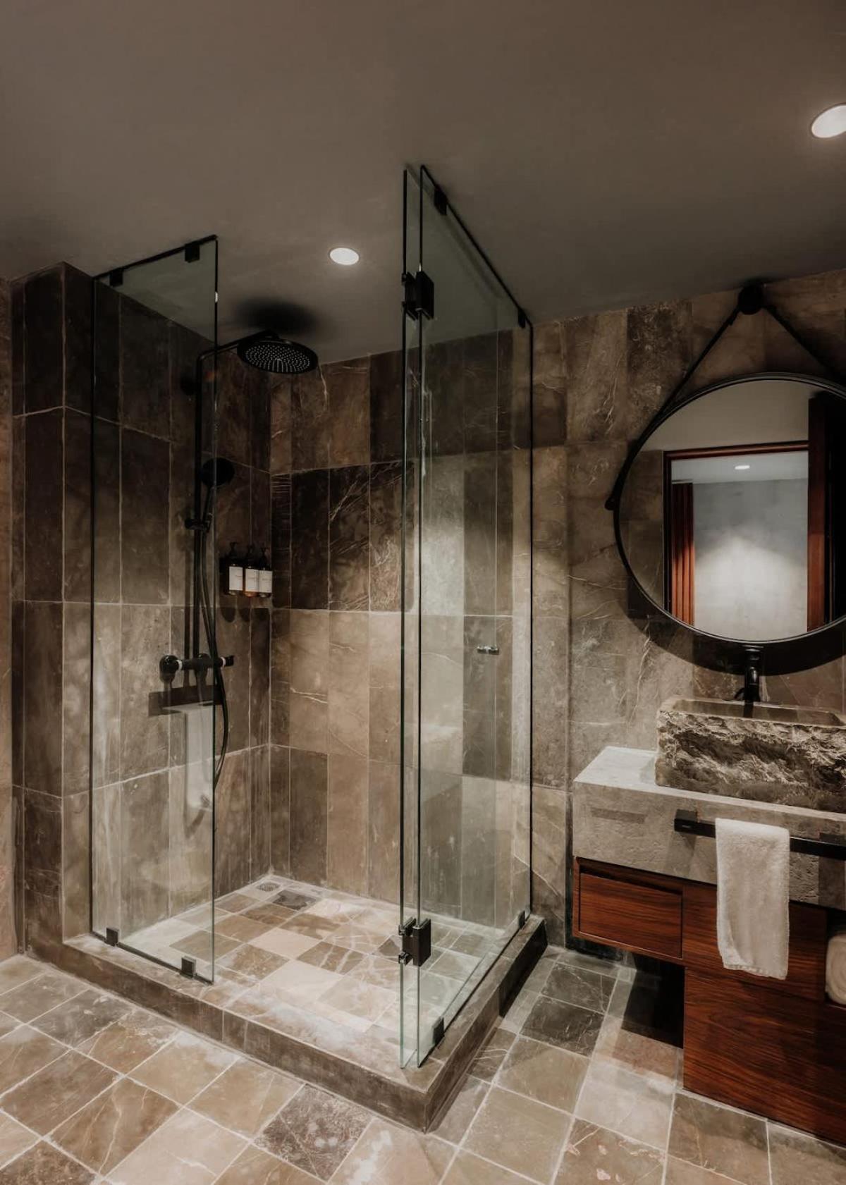 Barneys Ny Silver With Pool Apartment