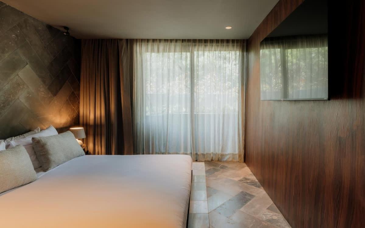 Barneys Ny Silver With Pool Apartamento *
